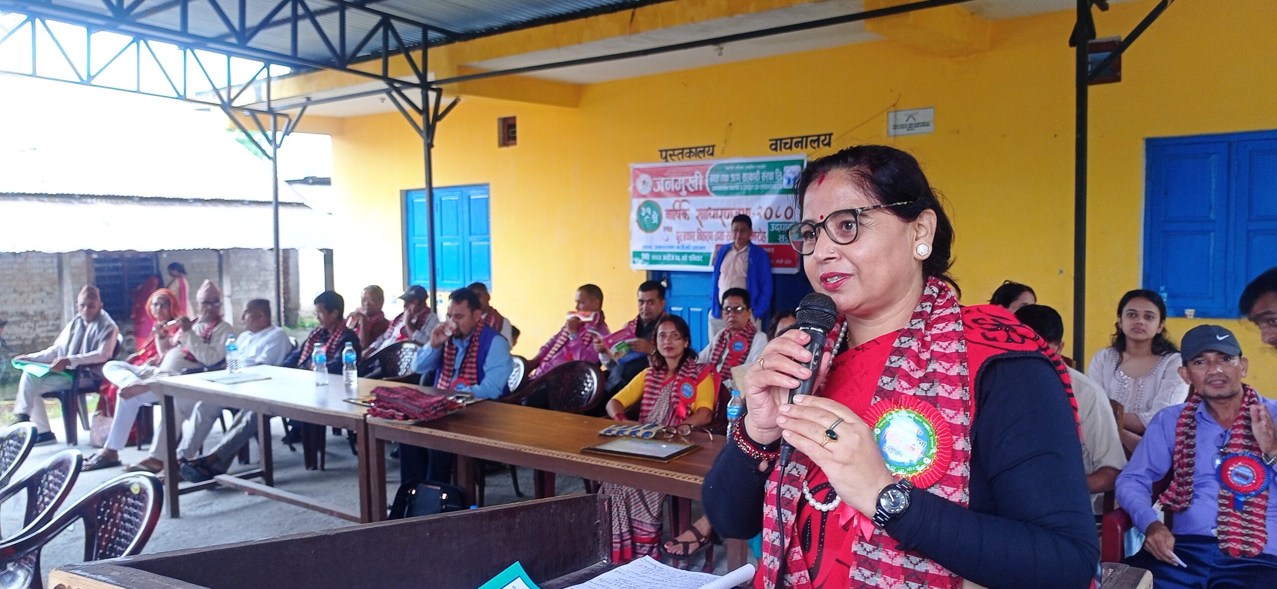 जिल्ला बचत संघ उपाध्यक्ष सीता लामिछाने बाेल्दै